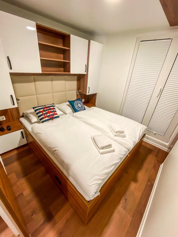 Ferienwohnung Sh Porto 1 Floating House, Marina Portorož Exterior foto